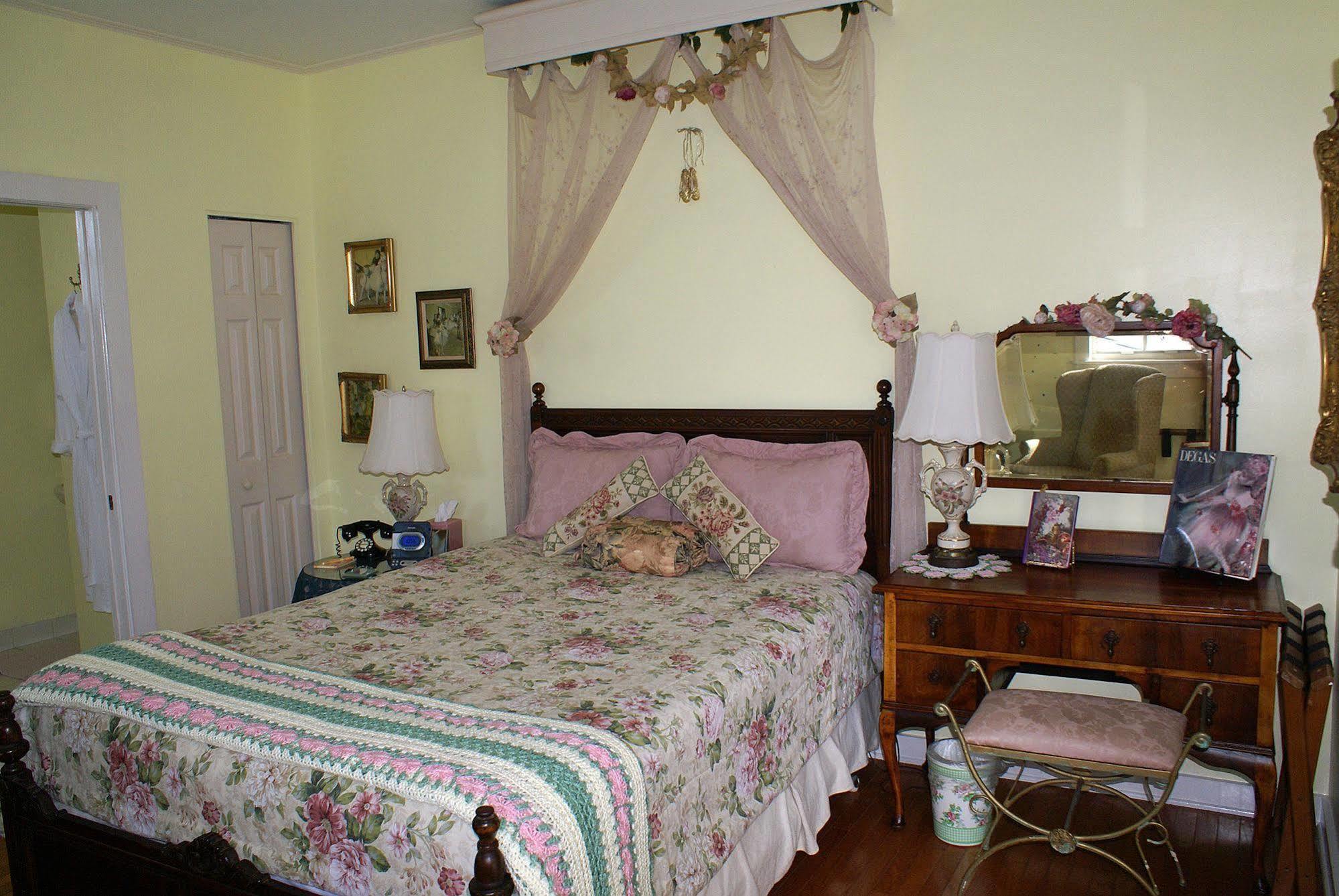 Sabal Palm House Bed And Breakfast Лейк Уърт Екстериор снимка