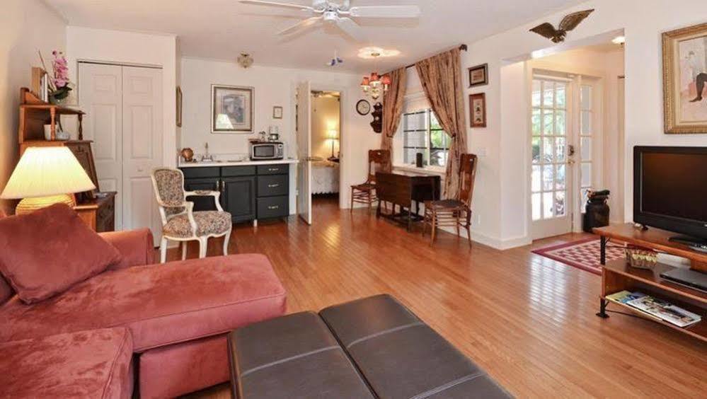 Sabal Palm House Bed And Breakfast Лейк Уърт Екстериор снимка